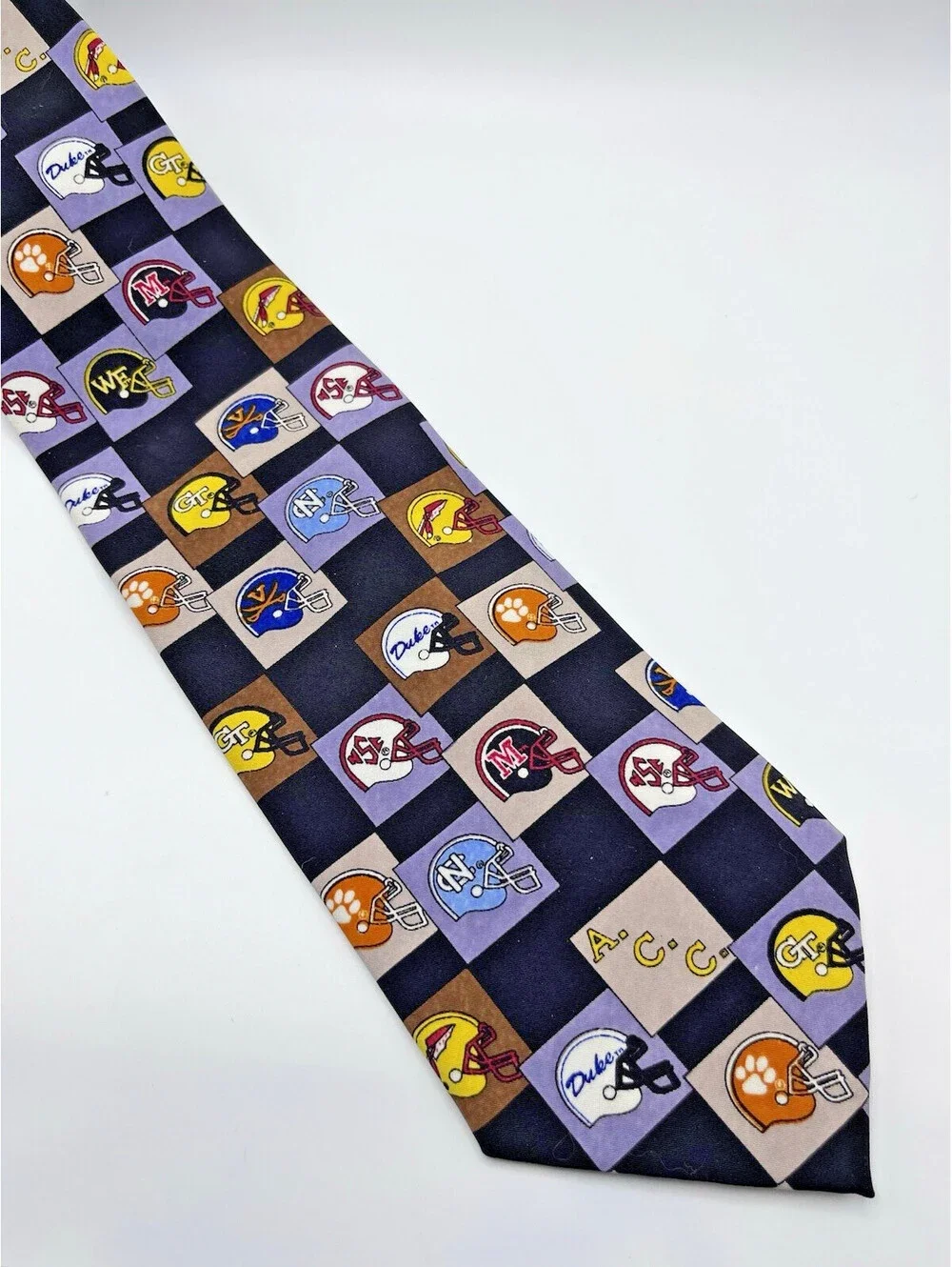 American Classice NCAA  A.C.C  Football Tie Classic Retro Vtg  4 X 54 Polyes